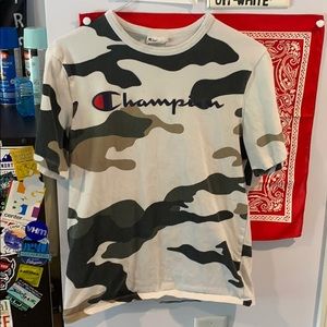 Camo champion tshirt‼️